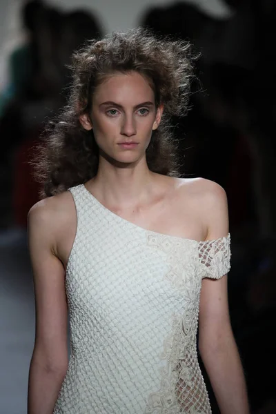  TRESemme Jonathan Simkhai moda gösterisi