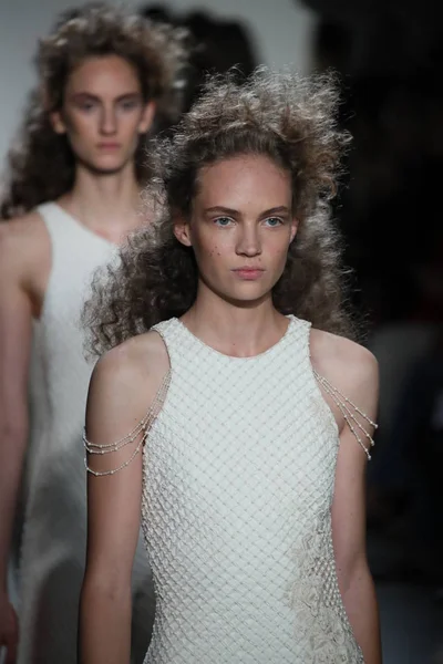 TRESemme Jonathan Simkhai moda gösterisi