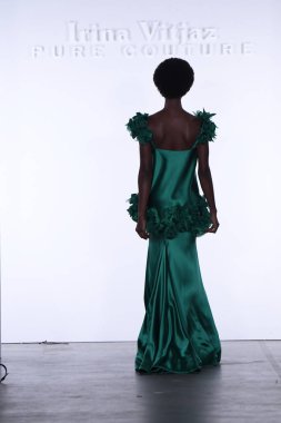  Irina Vitjaz koleksiyonu 