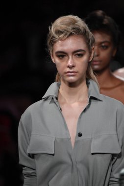 Francesca Liberatore defile 