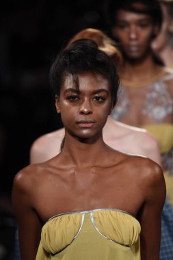 Francesca Liberatore defile 