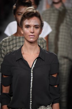 Francesca Liberatore defile 