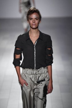 Francesca Liberatore defile 