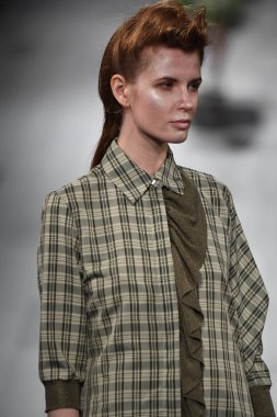 Francesca Liberatore defile 