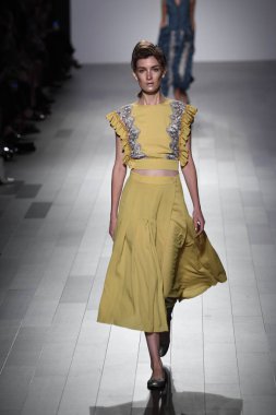 Francesca Liberatore defile 