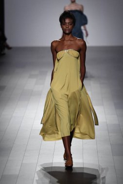 Francesca Liberatore defile 