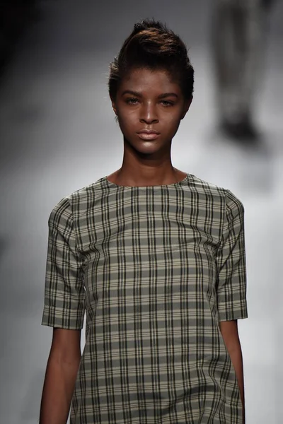 Francesca Liberatore defile 