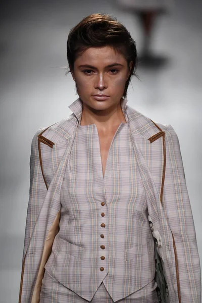 Francesca Liberatore defile 