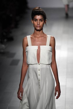 Francesca Liberatore defile 