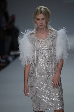 Malan Breton Ss18 defile