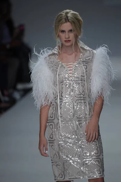 Malan Breton Ss18 divatbemutató — Stock Fotó