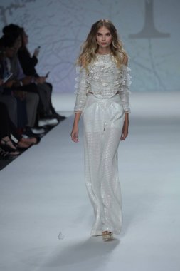 Malan Breton Ss18 defile