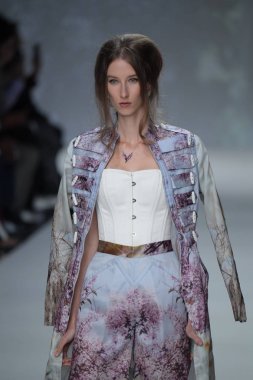 Malan Breton Ss18 defile