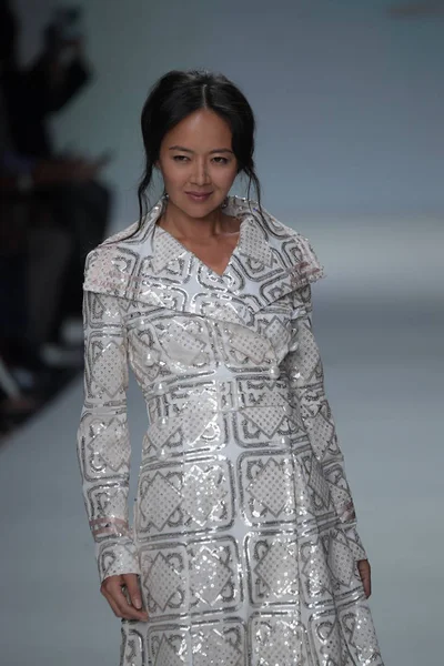 Malan Breton Ss18 defile