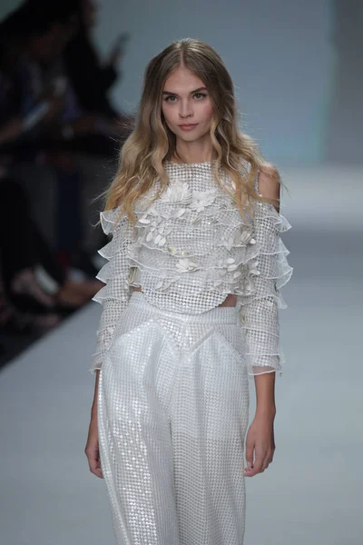 Malan Breton Ss18 modeshow — Stockfoto