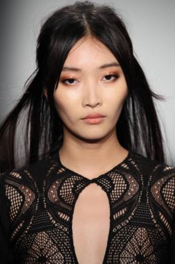 Lisa N. Hoang defile