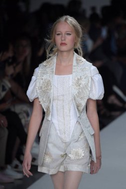 Malan Breton Ss18 defile