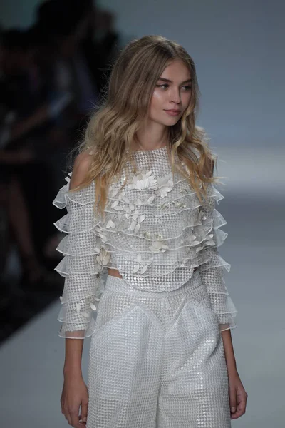 Malan Breton Ss18 defile