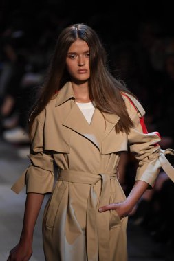 Vivienne Tam moda defilesi