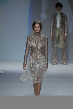 New York, Ny - Eylül 07: Manken Malan Breton Ss18 pist üzerinde 7 Eylül 2017 Intrepid, New York Moda Haftası sırasında New York'ta yürür.