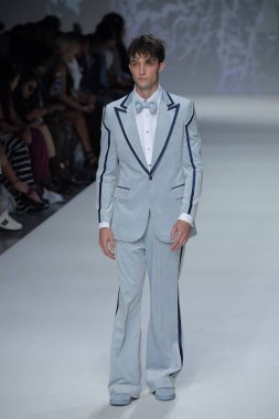 Malan Breton defile