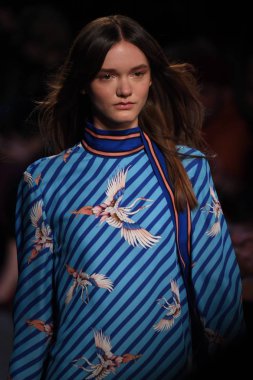 Vivienne Tam moda defilesi