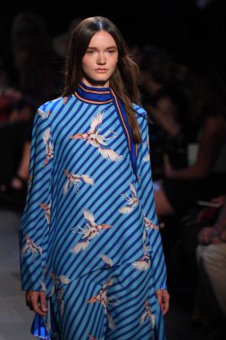 Vivienne Tam moda defilesi