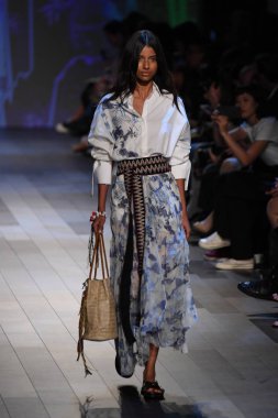 Vivienne Tam moda defilesi