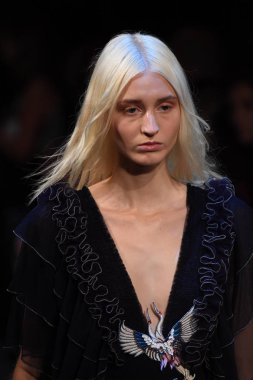 Vivienne Tam moda defilesi