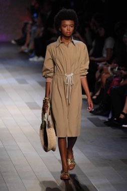 Vivienne Tam moda defilesi