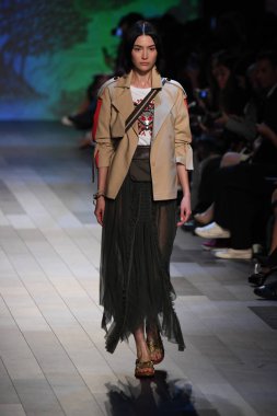 Vivienne Tam moda defilesi