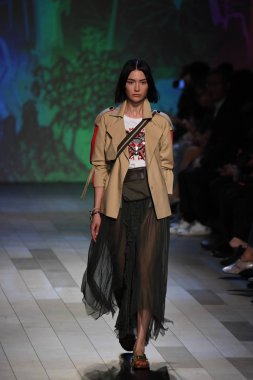Vivienne Tam moda defilesi
