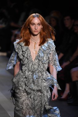 Vivienne Tam moda defilesi