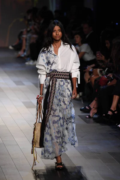 Vivienne Tam moda defilesi