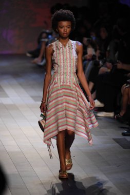  Vivienne Tam moda defilesi