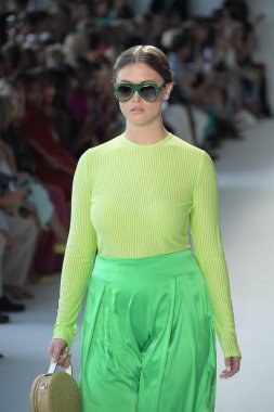  Christian Siriano defile