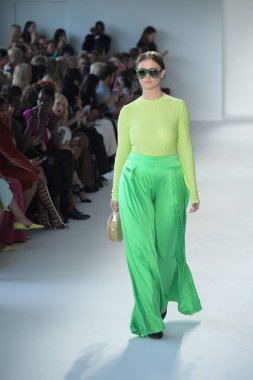  Christian Siriano defile