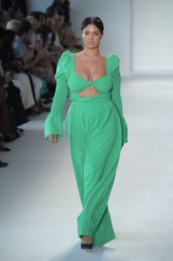  Christian Siriano defile