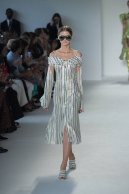  Christian Siriano defile