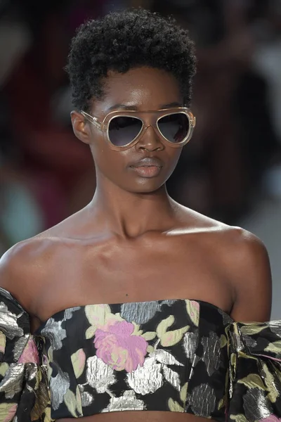 Christian Siriano modevisning — Stockfoto