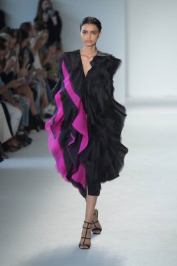  Christian Siriano defile