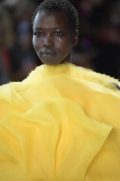 Christian Siriano modeshow — Stockfoto