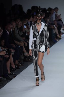 Peyman Umay moda gösterisi