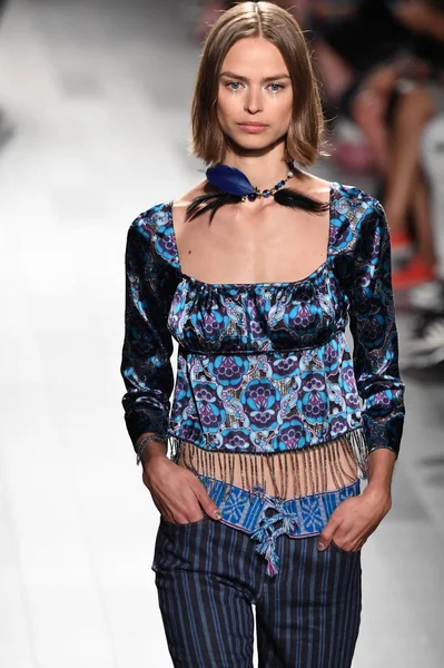 Anna Sui desfile de moda — Foto de Stock