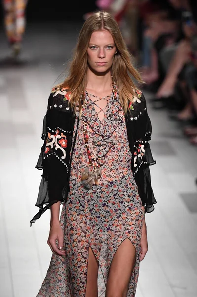 Anna Sui fashion show — Stock Photo, Image