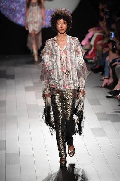 Anna Sui desfile de moda — Foto de Stock