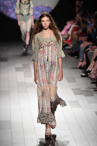 Anna Sui fashion show — Stock Photo, Image