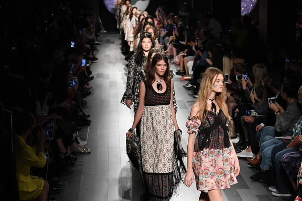  Anna Sui defile
