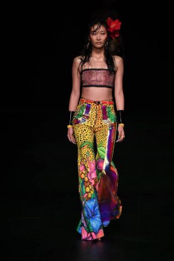 Sarışınlar defile 