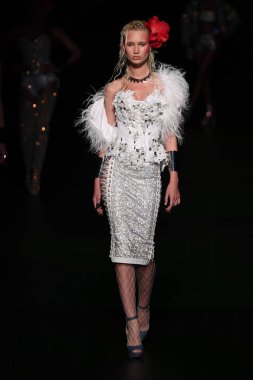 Sarışınlar defile